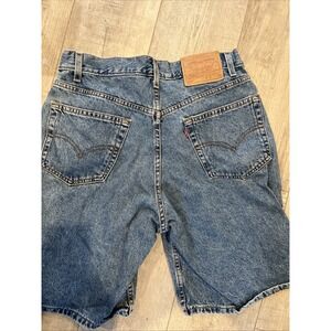 Levi's 550 Relaxed Fit Denim Shorts (Medium Wash Indigo)  Size 33